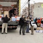 people unload reliefe supplies to victims